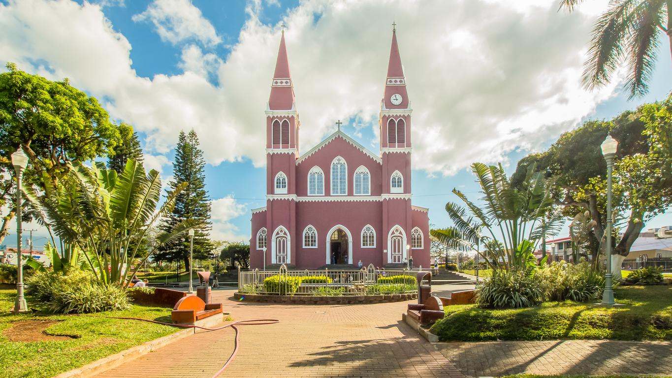 Use a Costa Rica PEO to hire and pay employees in Costa Rica without a legal entity