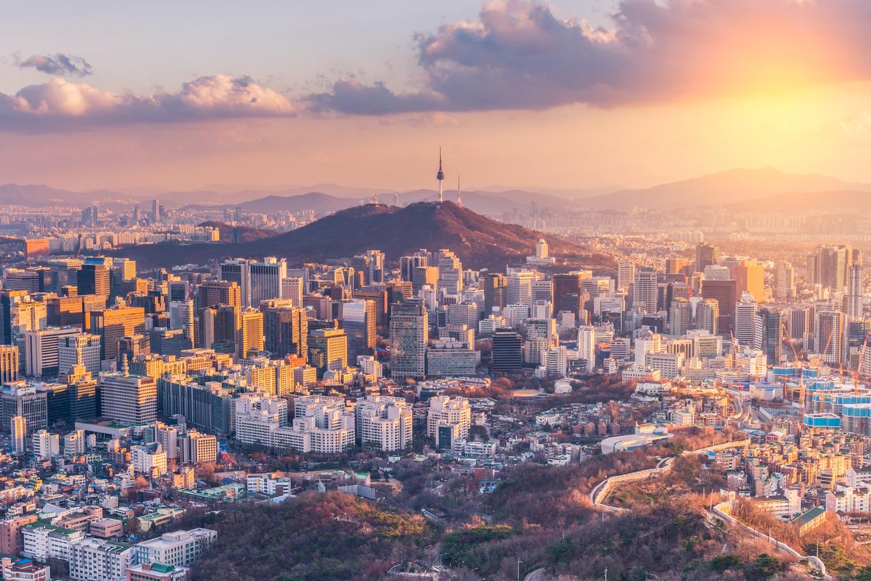 Use a South Korea PEO to hire and pay employees in South Korea without a legal entity