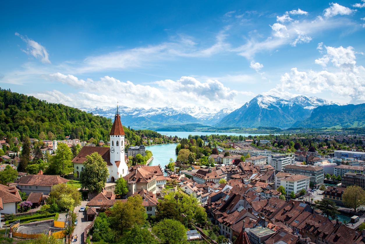 Use a Switzerland PEO to hire and pay employees in Switzerland without a legal entity